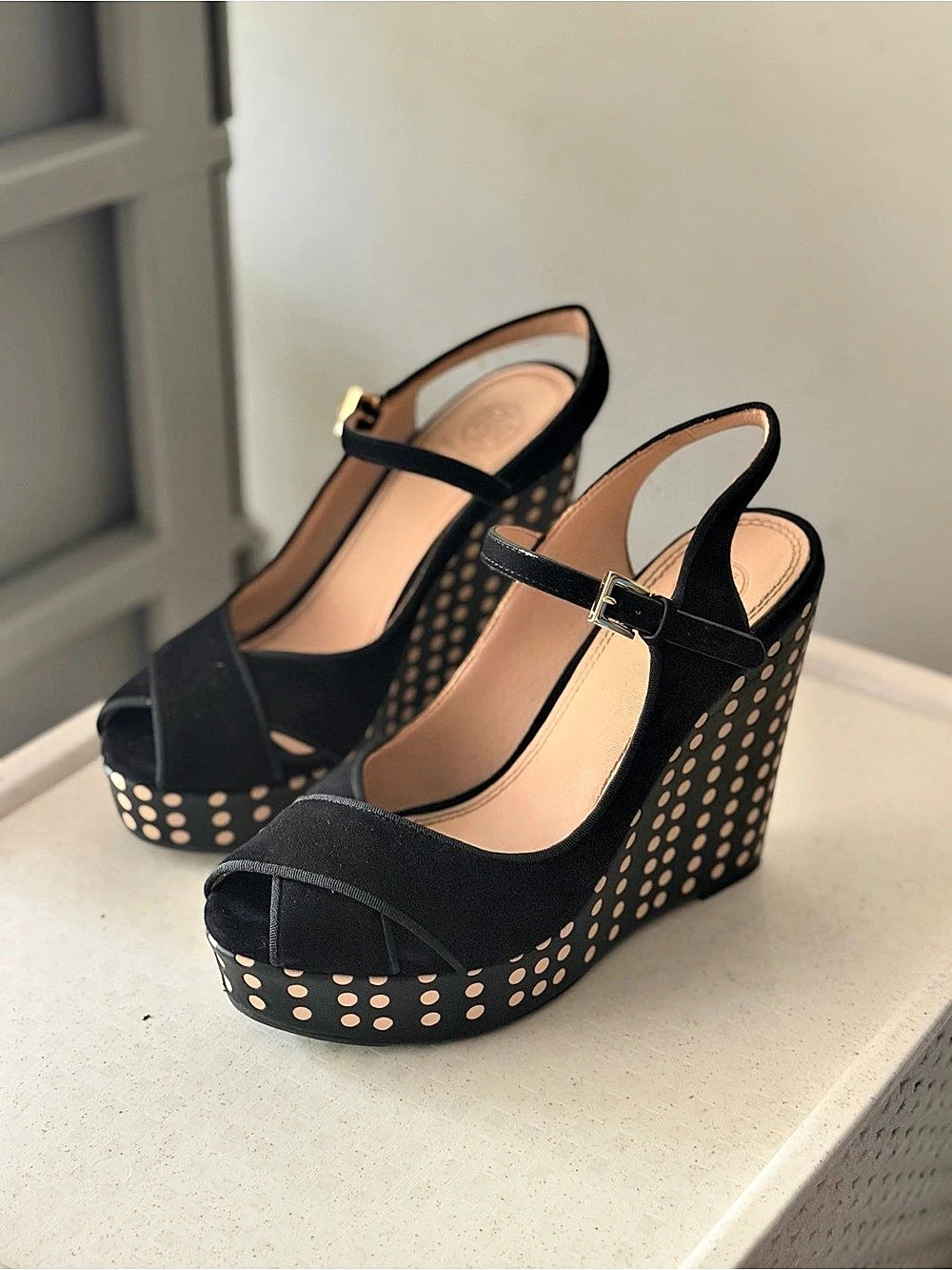 Tory Burch Ollie Wedge Platform Sandals Black & Pink Like New